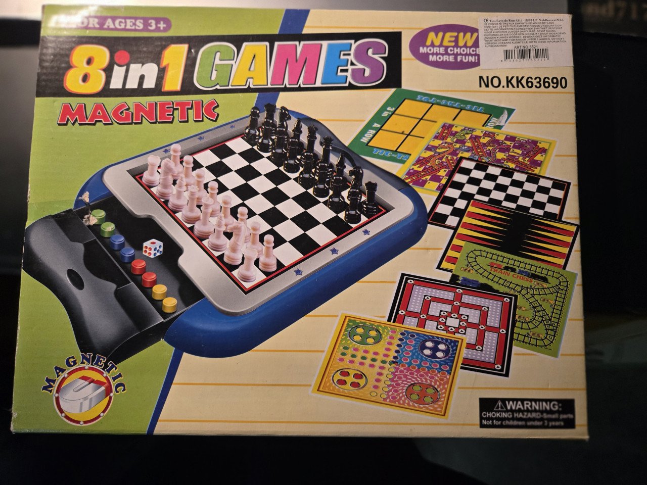 Dit is een "8-in-1 Games" bordspelset van het merk KK Da Yi. Nieuw