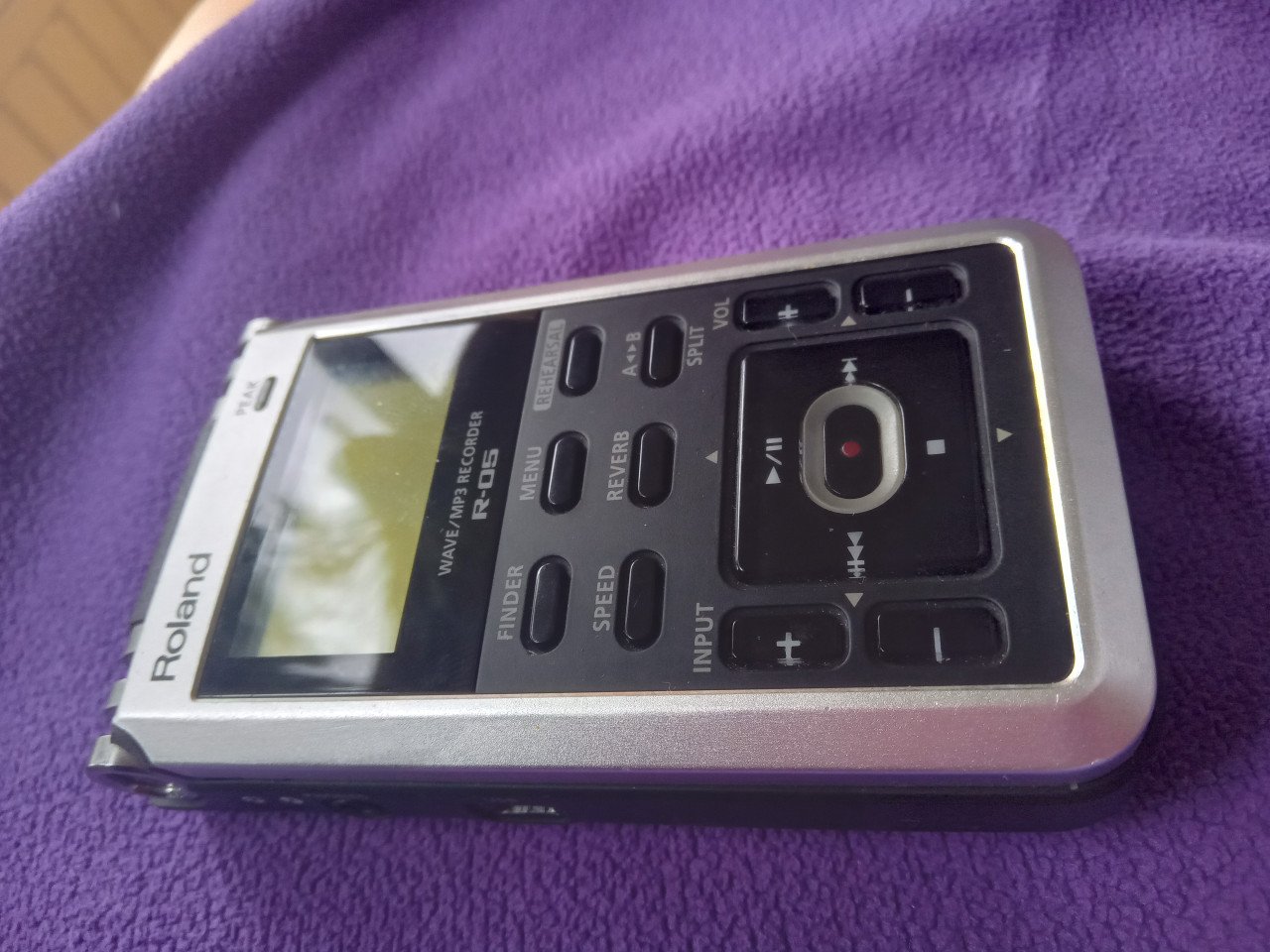 Roland R-05 wave/ mp3 recorder