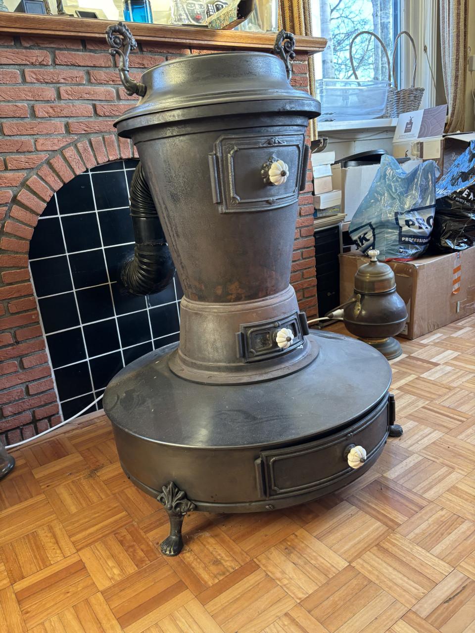 Antieke buiskachel gasblok