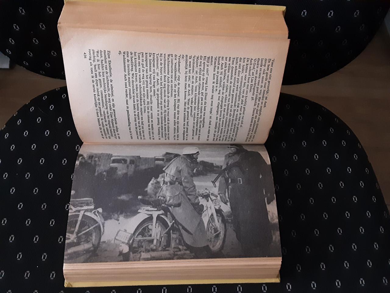 Boek tweede wereldoorlog: 08-15 Kirst oorlogs epos