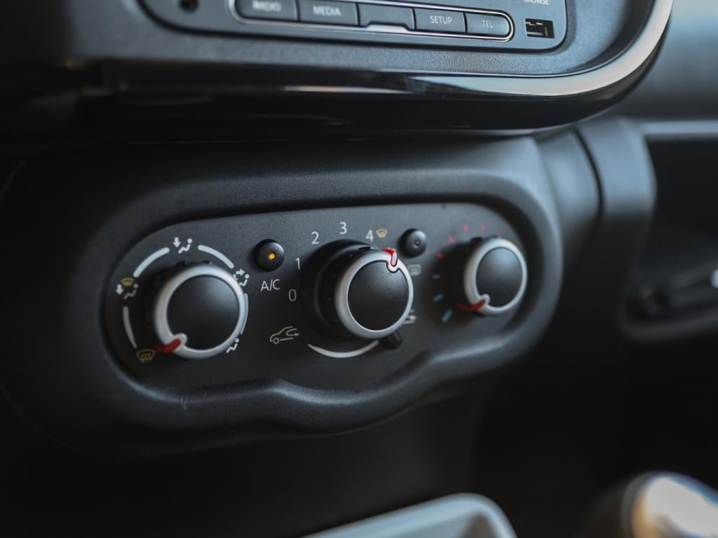 Renault Twingo 1.0 sce 70pk limited | park. sensoren | airco | bluetooth | 