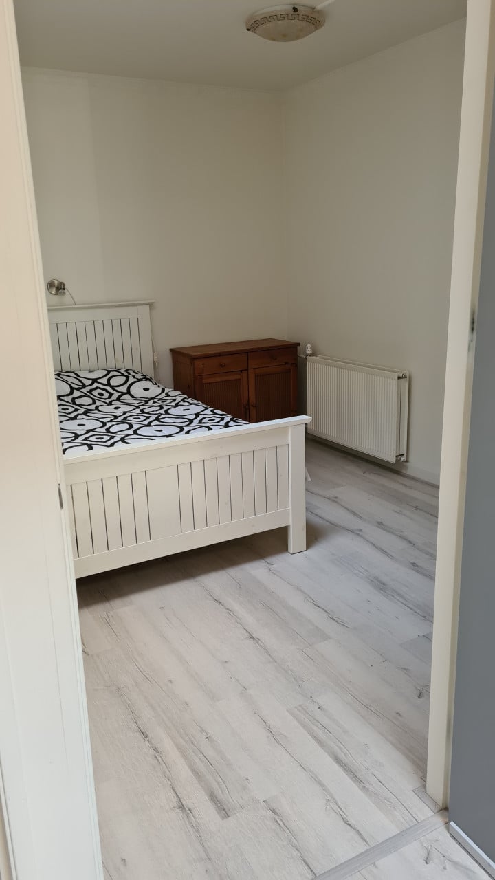 Beschikbaar per 1 juni a.s. benedenappartement 100 m2 gemeubileerde verhuur