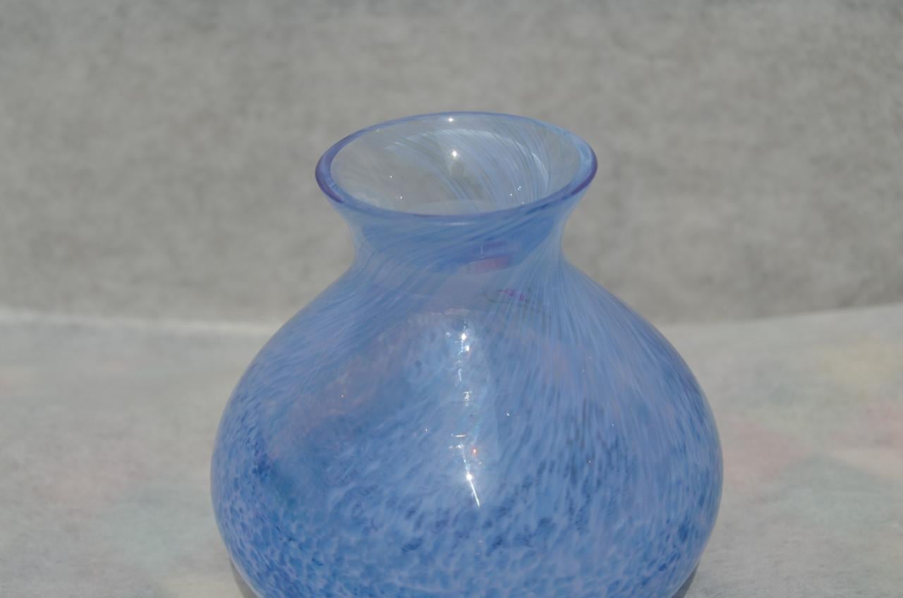 Klein puntgaaf vaasje Caithness glas, Schots dus.
