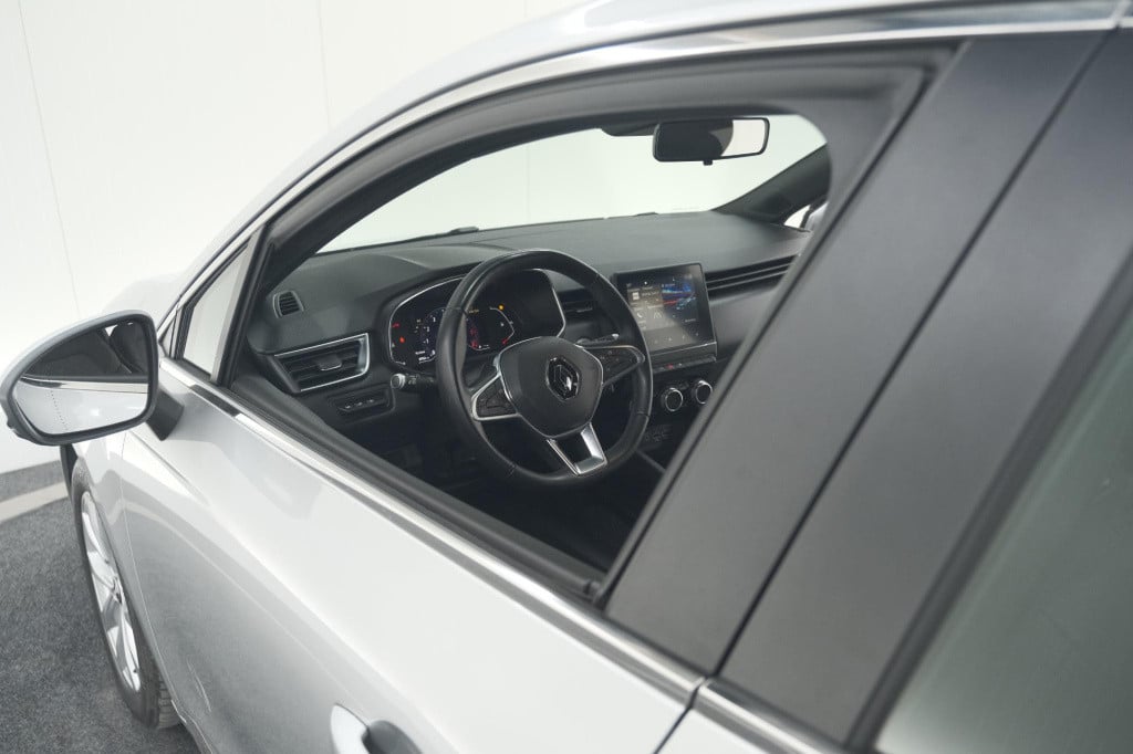 Renault Clio tce 100 intens | parkeersensoren | apple carplay | climate con