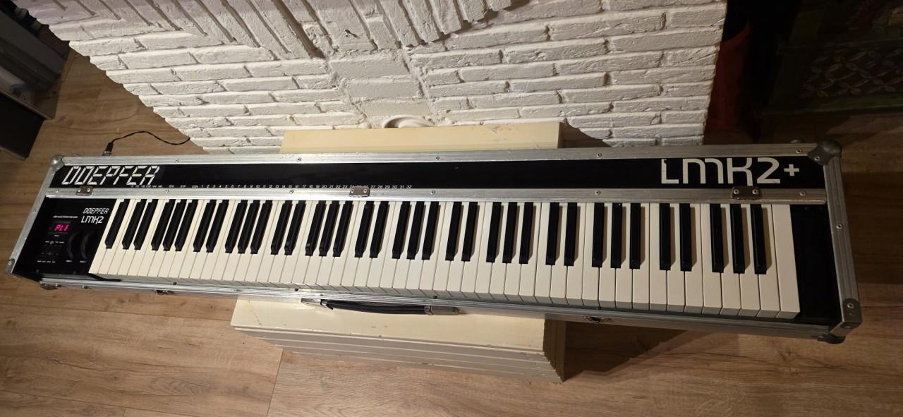 Roland JV 1010 synthesizer en Doepfer LMK2+ Piano