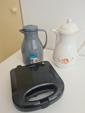 Tosti app. Warmhoudflessen alles nieuw. €20