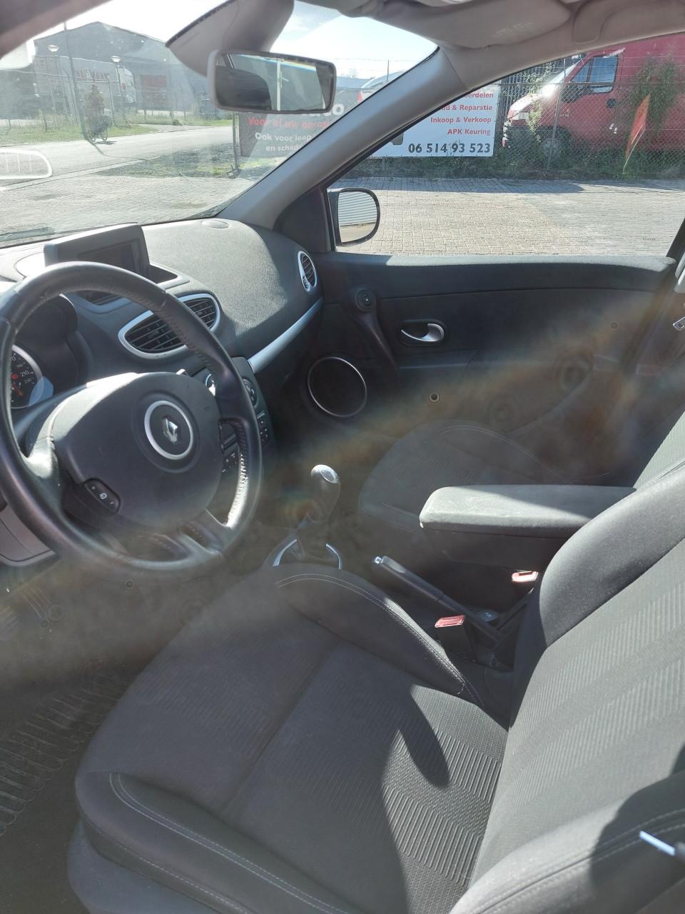 Renault clio bj 2010  1950 euro