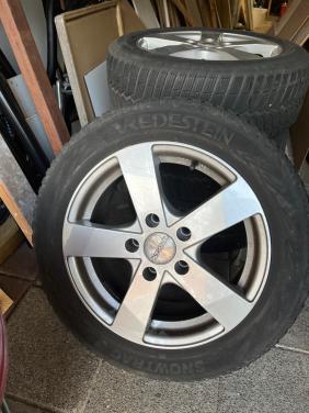 Winterbanden Maat 205/55/r16 op BMW velgen