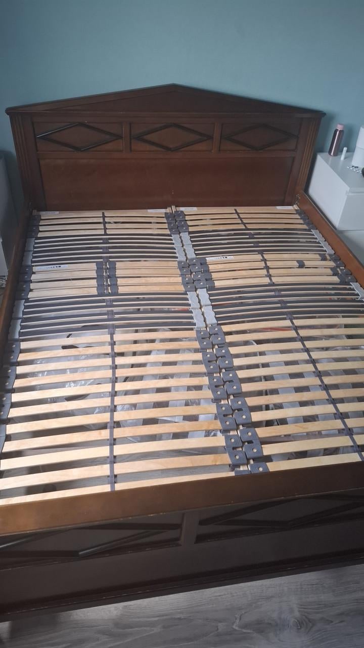 Tweepersoons bed met lattenbodems 160x200