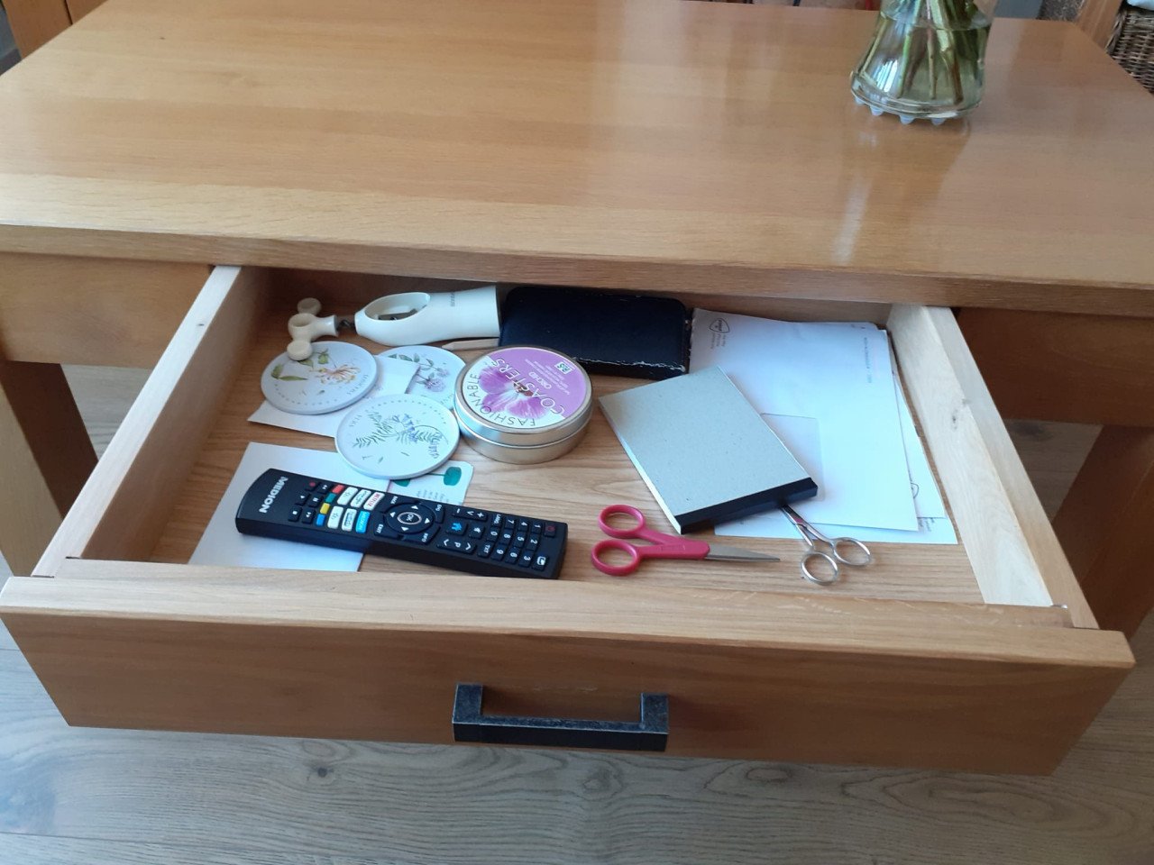 Als NIEUW: MODERNE salontafel KELSEY massief EIKEN met lade