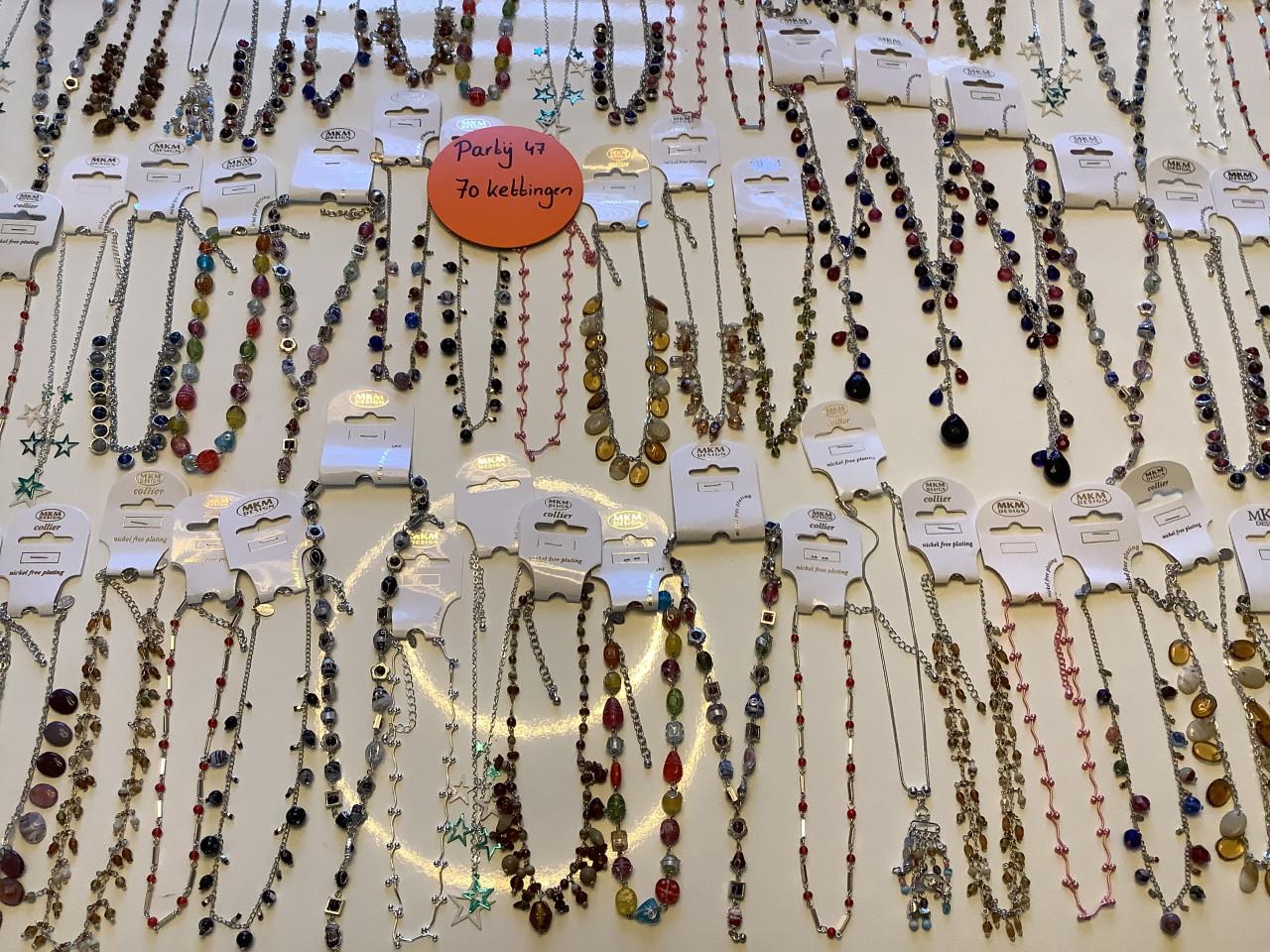 Partij mooie MKM Design kettingen.   (Partij 47)