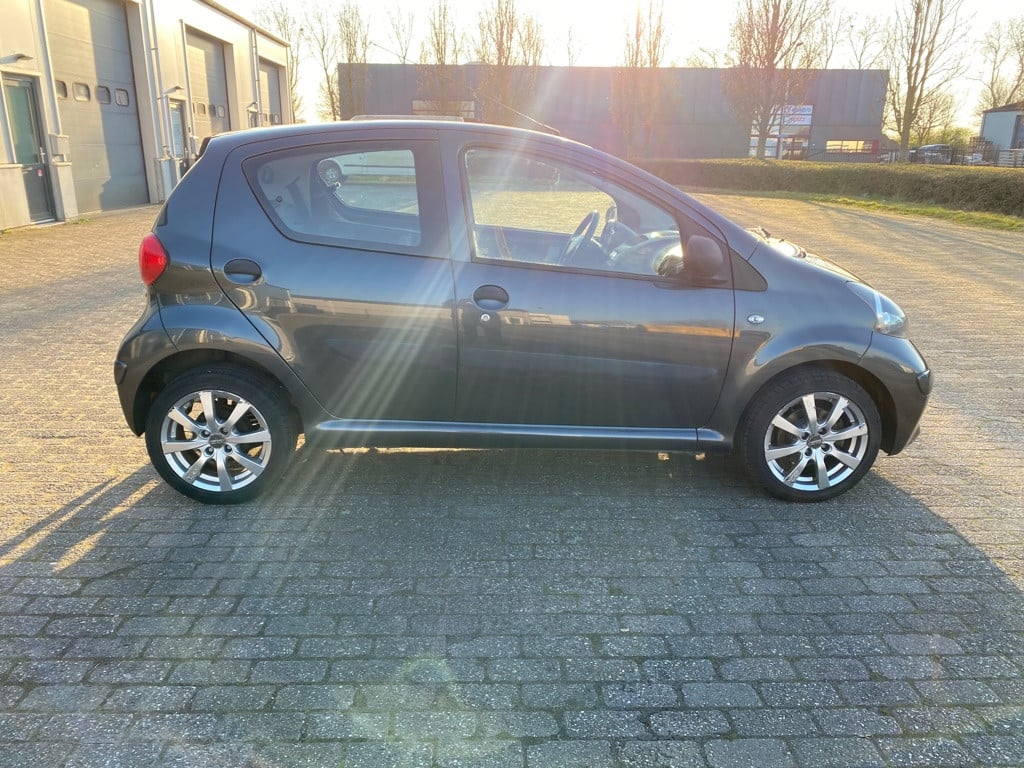 Toyota Aygo 1.0-12v >5deurs, airco, maar 84532km!<