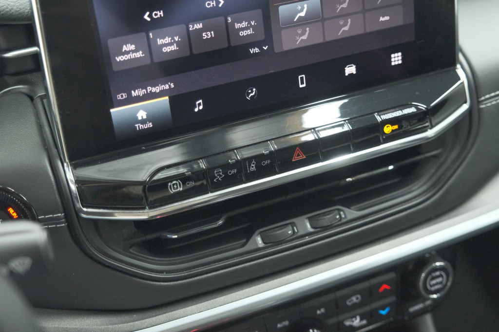 Jeep Compass 4xe 190 plug-in hybrid electric night eagle | camera | apple c
