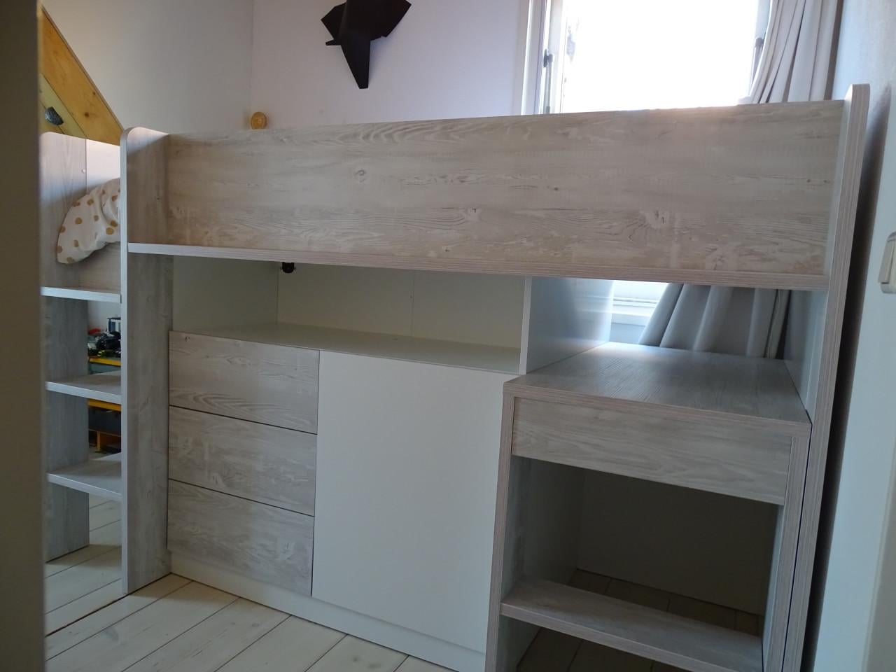Halfhoogslaper Yolo wit/grijs eiken met bureau & kast, incl. matras