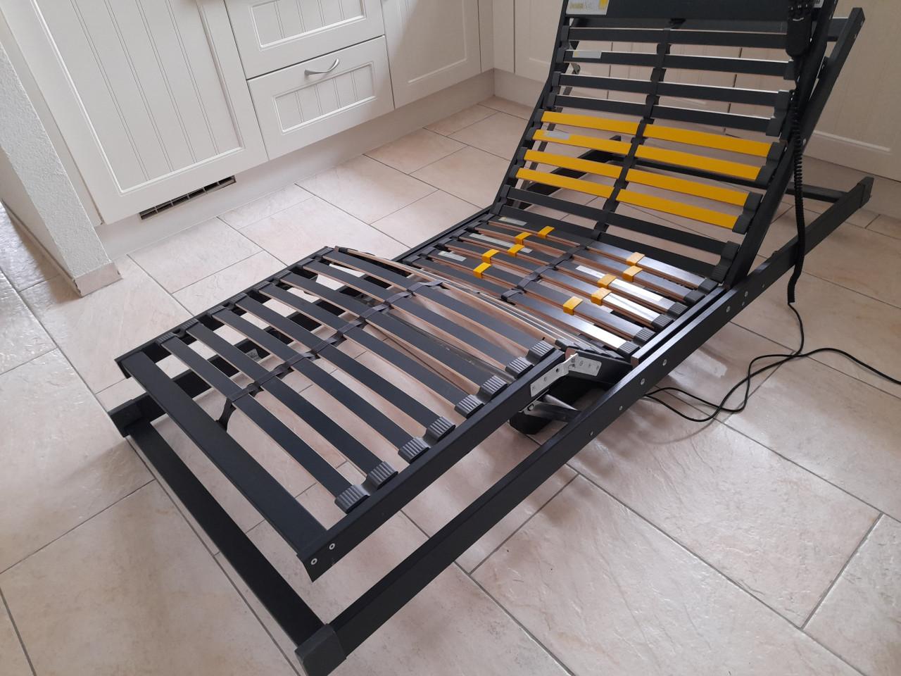 Bossflex 400 elektrische lattenbodem ( in goede staat) 90 x 200