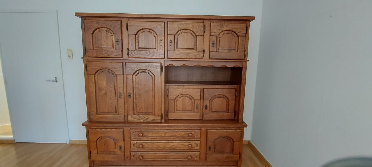 Massief donker eiken kast