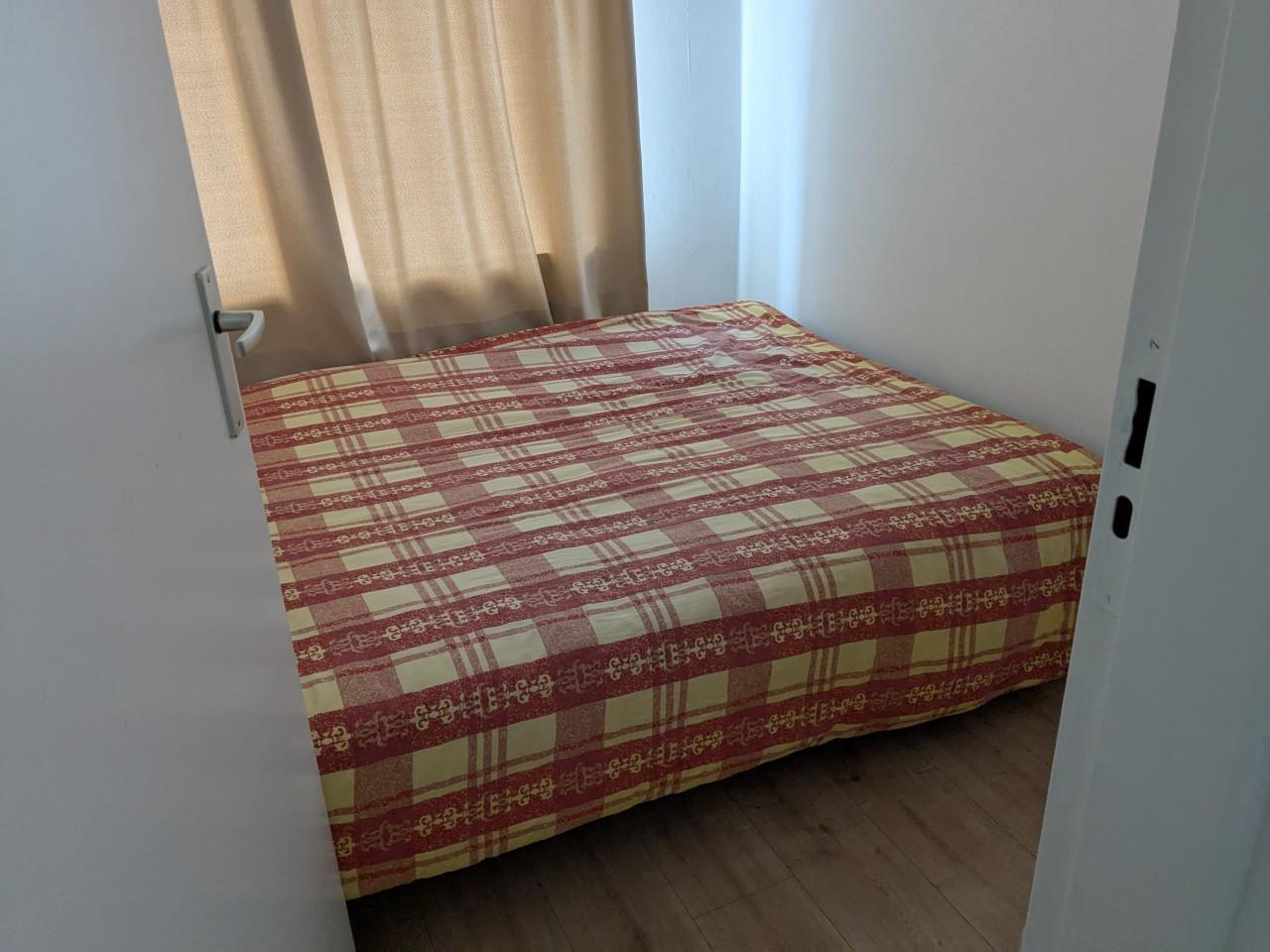 Gratis Een persoonsbed en tweepersoonsbed