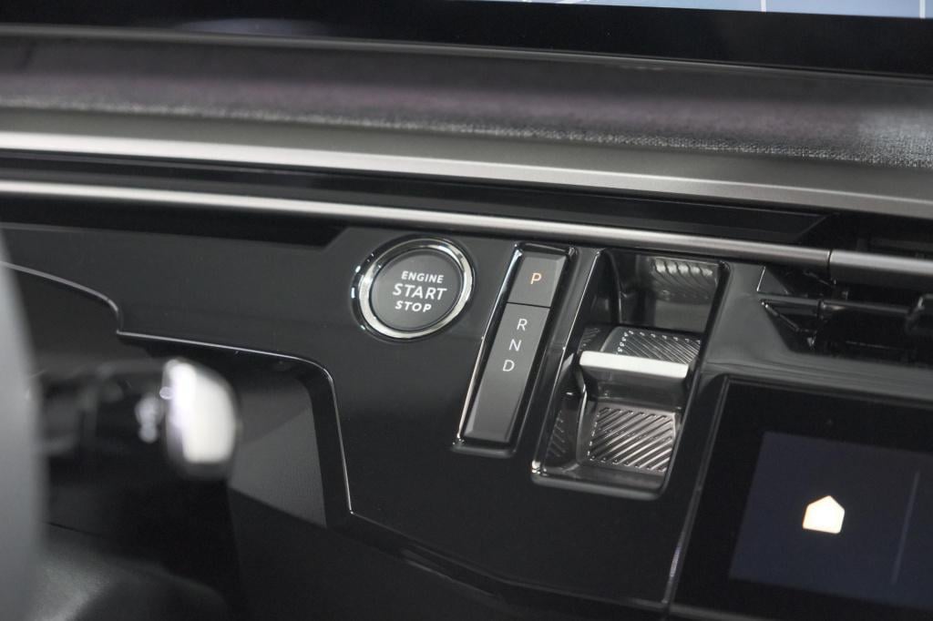 Peugeot E-3008 gt 210 73 kwh | schuif-/kanteldak | 360 vision & drive assis