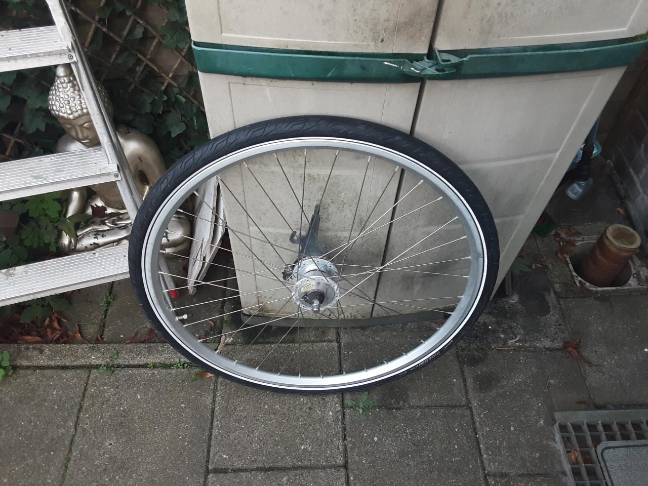 28 inch nexus voorwiel, naafdynamo, rollerbrake rem