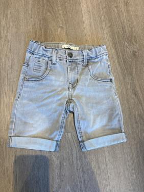 Korte broek van Name-It maat 116.