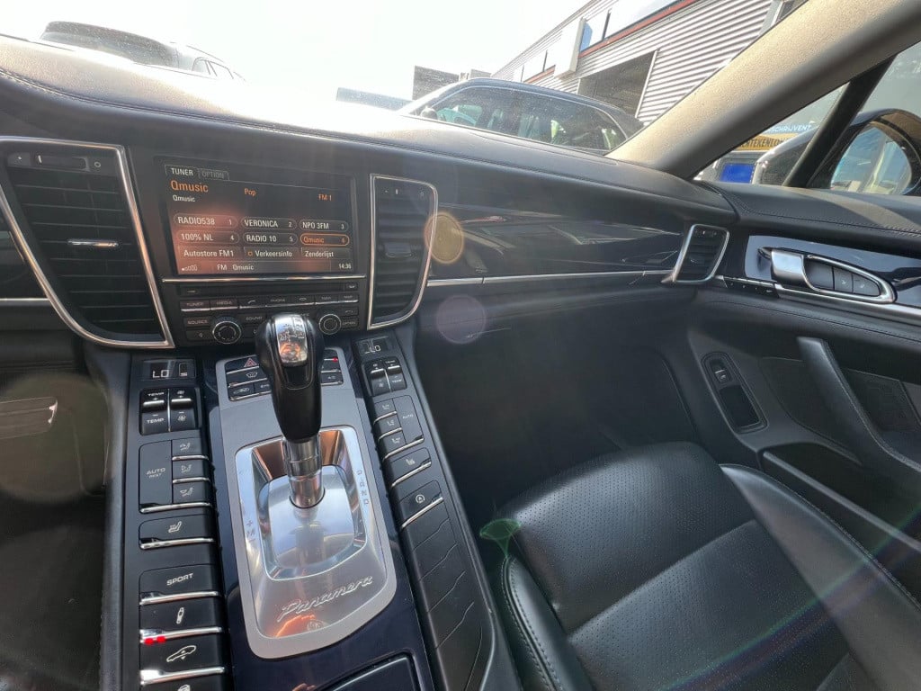 Porsche Panamera schuif/kanteldak, leer, navi, afn. trekhaak enz...