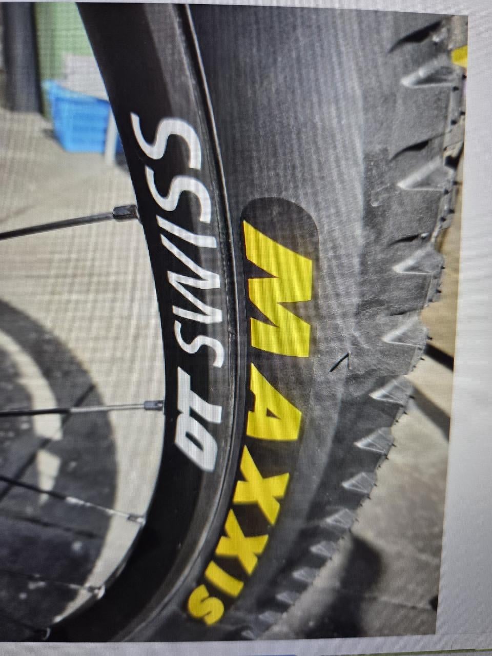 Downhill bike Vitus Sommet 29 full Suspension als nieuw.