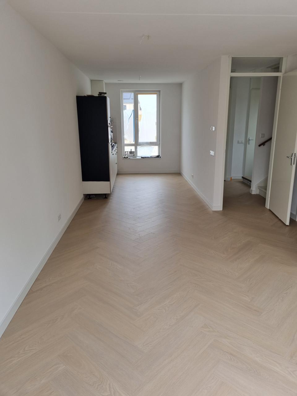 Voor een goede prijs uw laminaat of pvc vloer laten leggen.