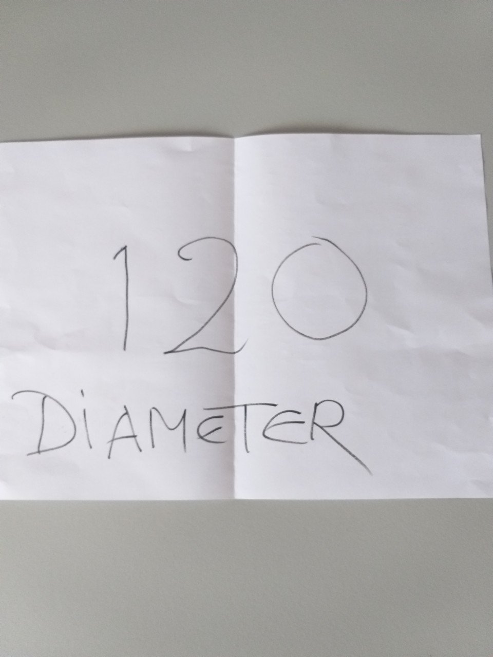 TE KOOP RONDE EETTAFEL DIAMETER 120CM. OPHALEN IN AXEL...