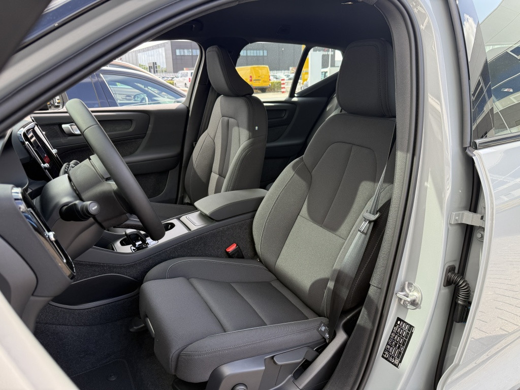 Volvo Ex40 extended range plus dark