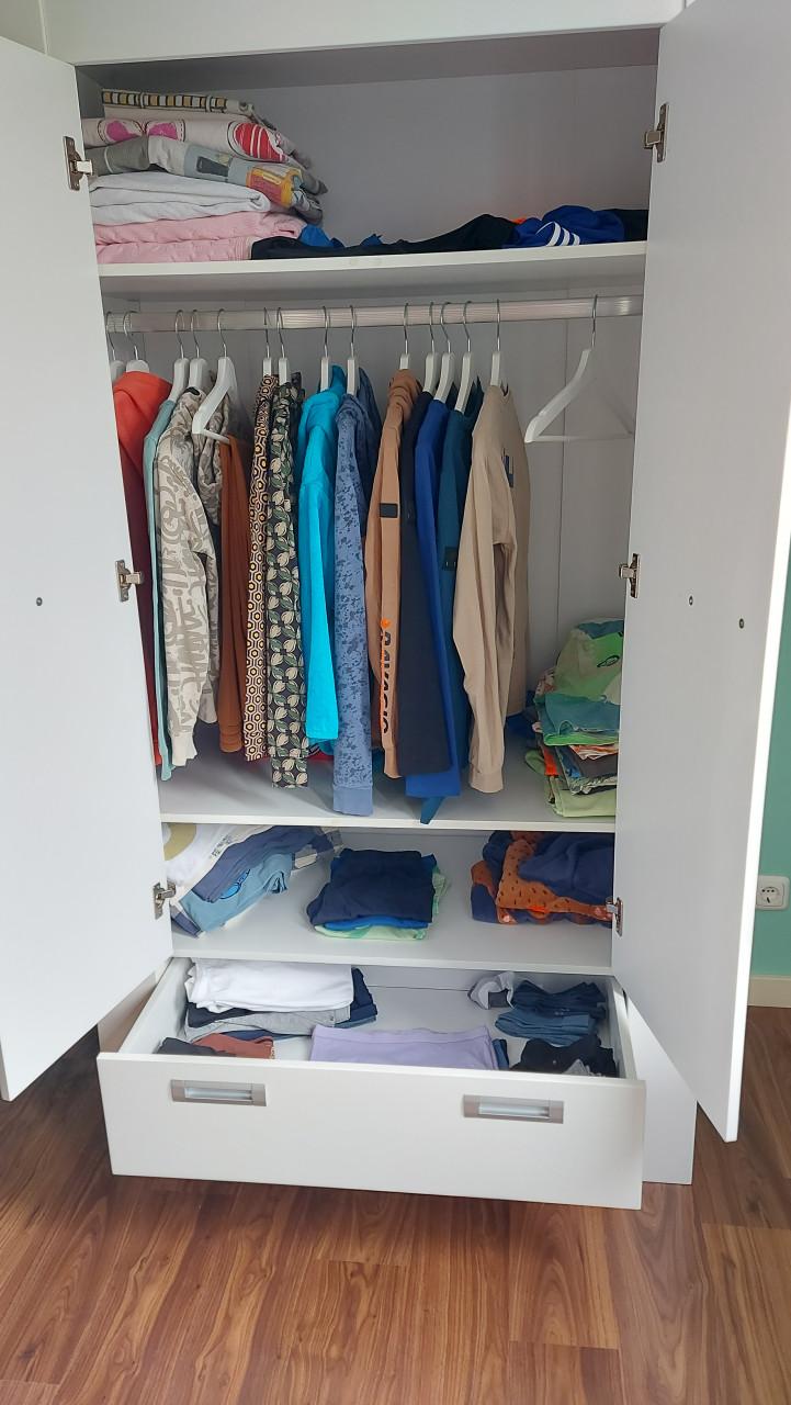 Commode, Hanglegkast en Wandrek voor babykamer