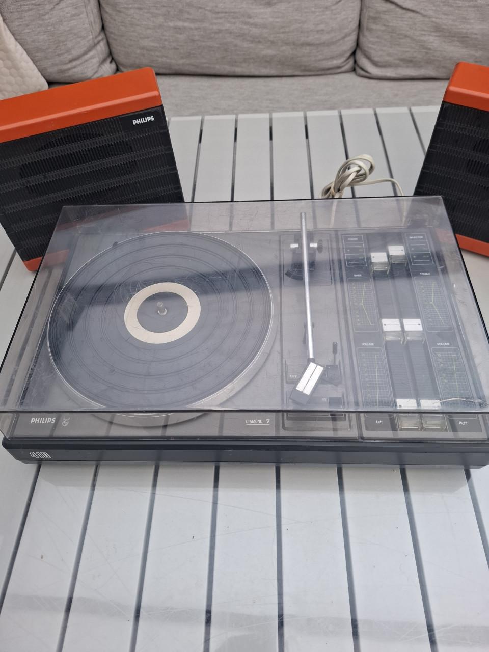 Philips 410 Platenspeler met speakers