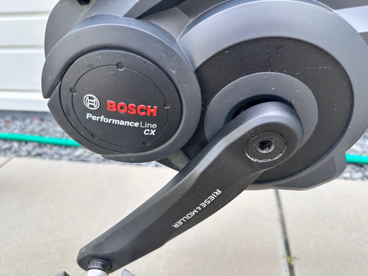 Prachtige witte Riese & Muller ebike