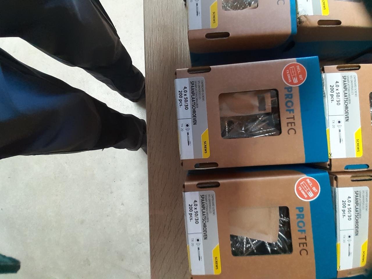Zaterdagaanbieding GRATIS schroeven bij rachels of ribben