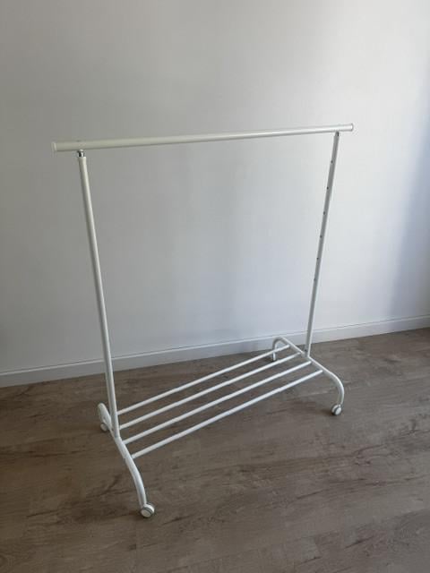 Kledingrek op wielen, nieuwstaat, wit, metaal