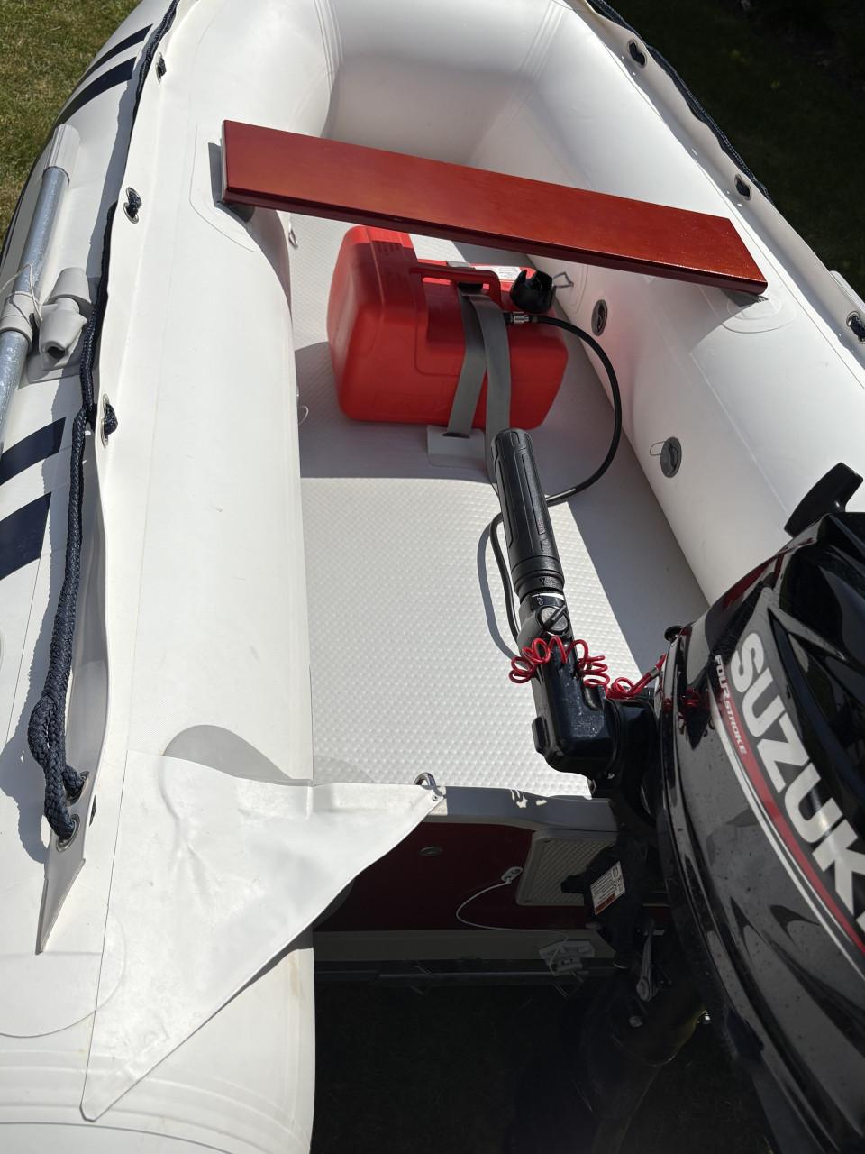 Rubberboot Suzumar 265 met Suzuki 6pk buitenboordmotor