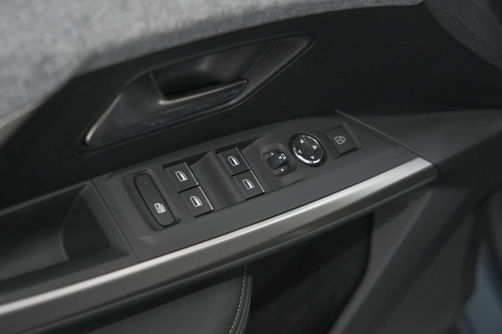 Peugeot 3008 1.2 hybrid 145 gt | elektrische kofferklep | camera | adaptiev