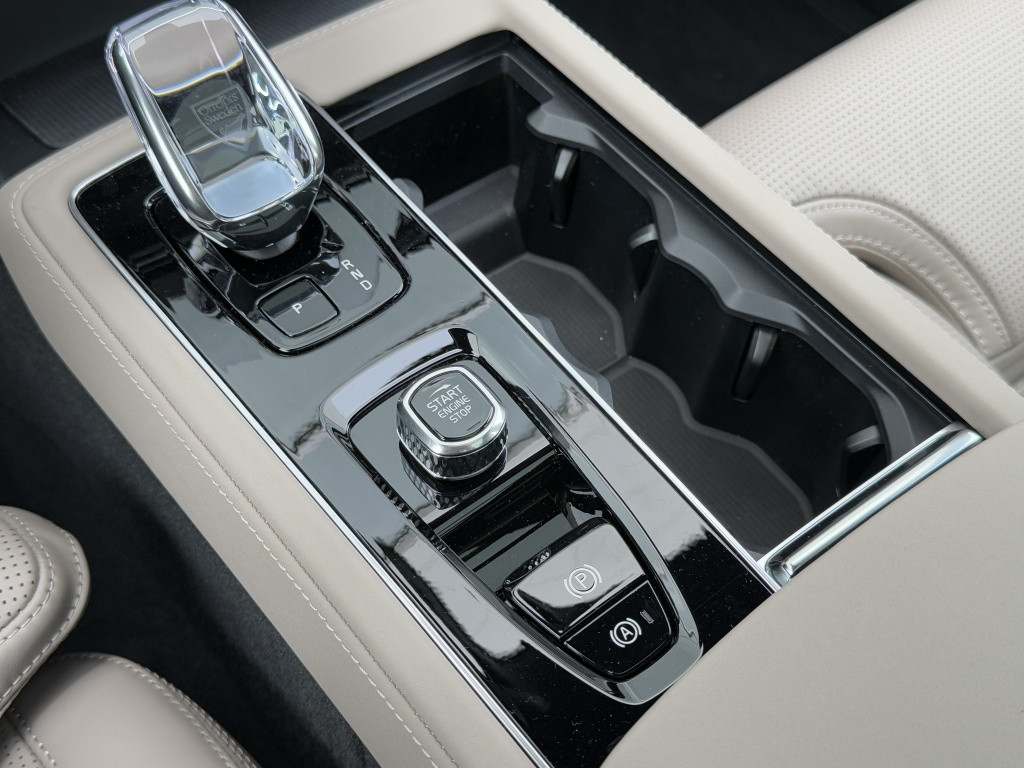 Volvo XC90 t8 awd ultra dark luchtvering | facelift | nieuwpr. € 107.559 |