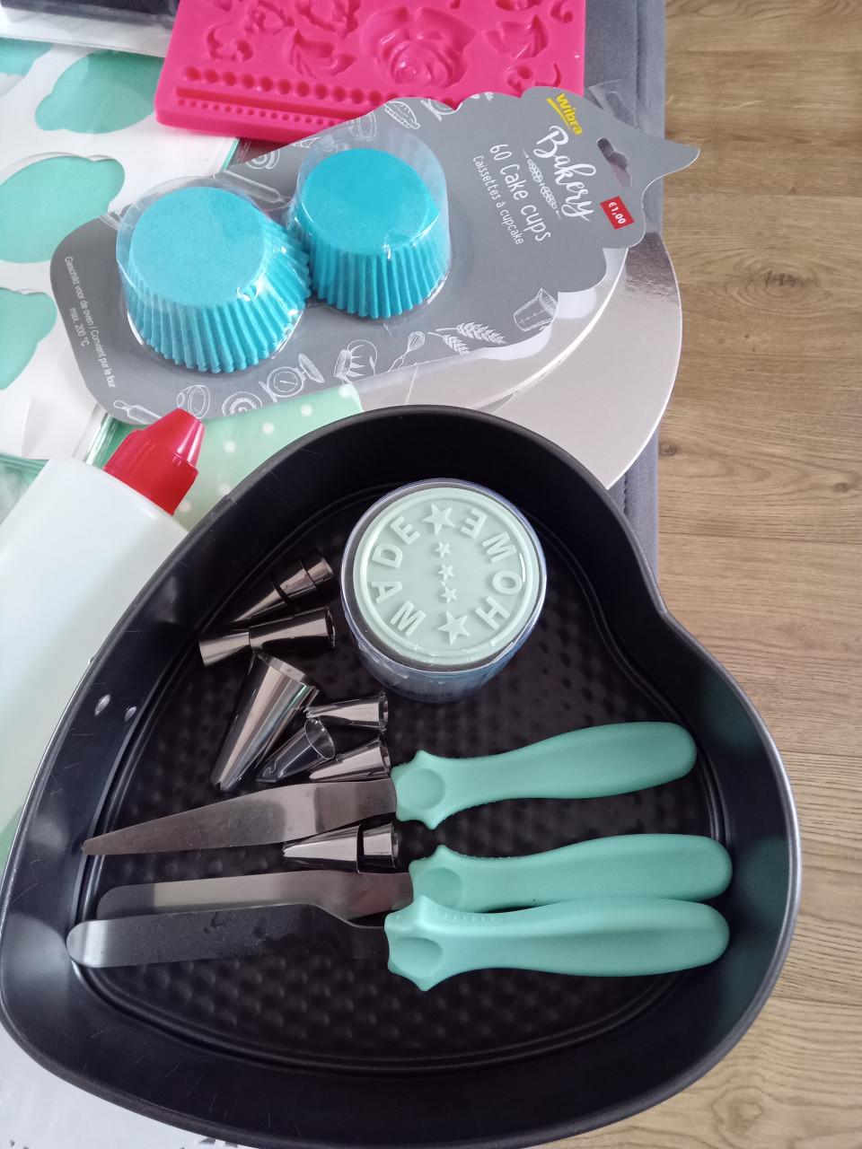 Heel veel bakspullen