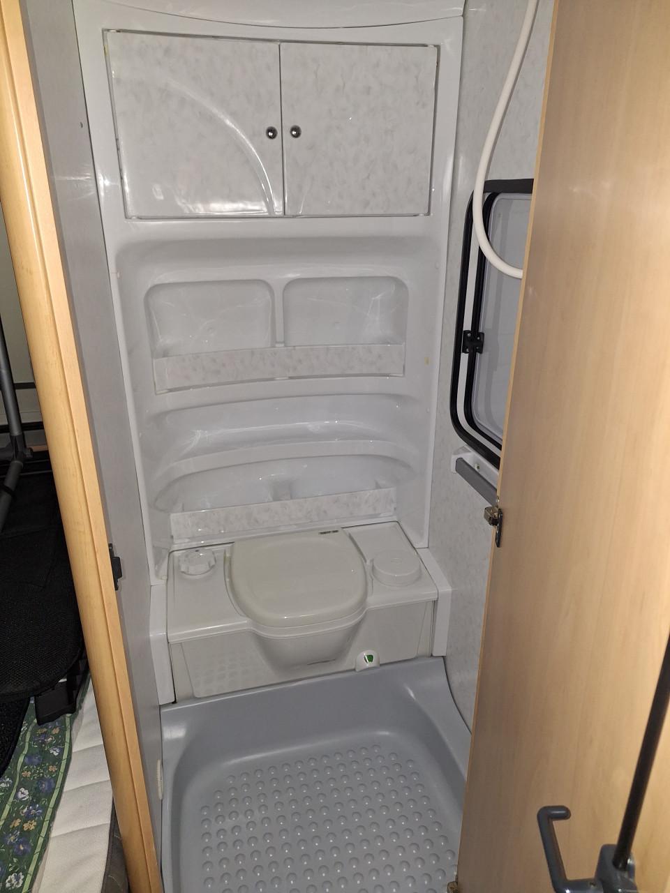 Caravan hobby de luxe 500 kmf 3 pers stapelbed