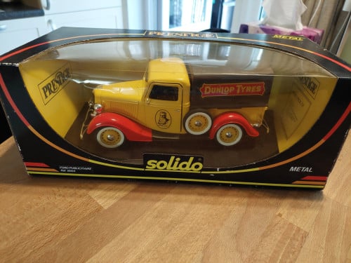 Te koop solido modelauto 1:18