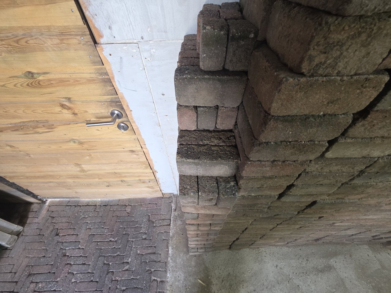 Gratis op te halen koppelstone 13,5x13,5 en 13x5  klinkers