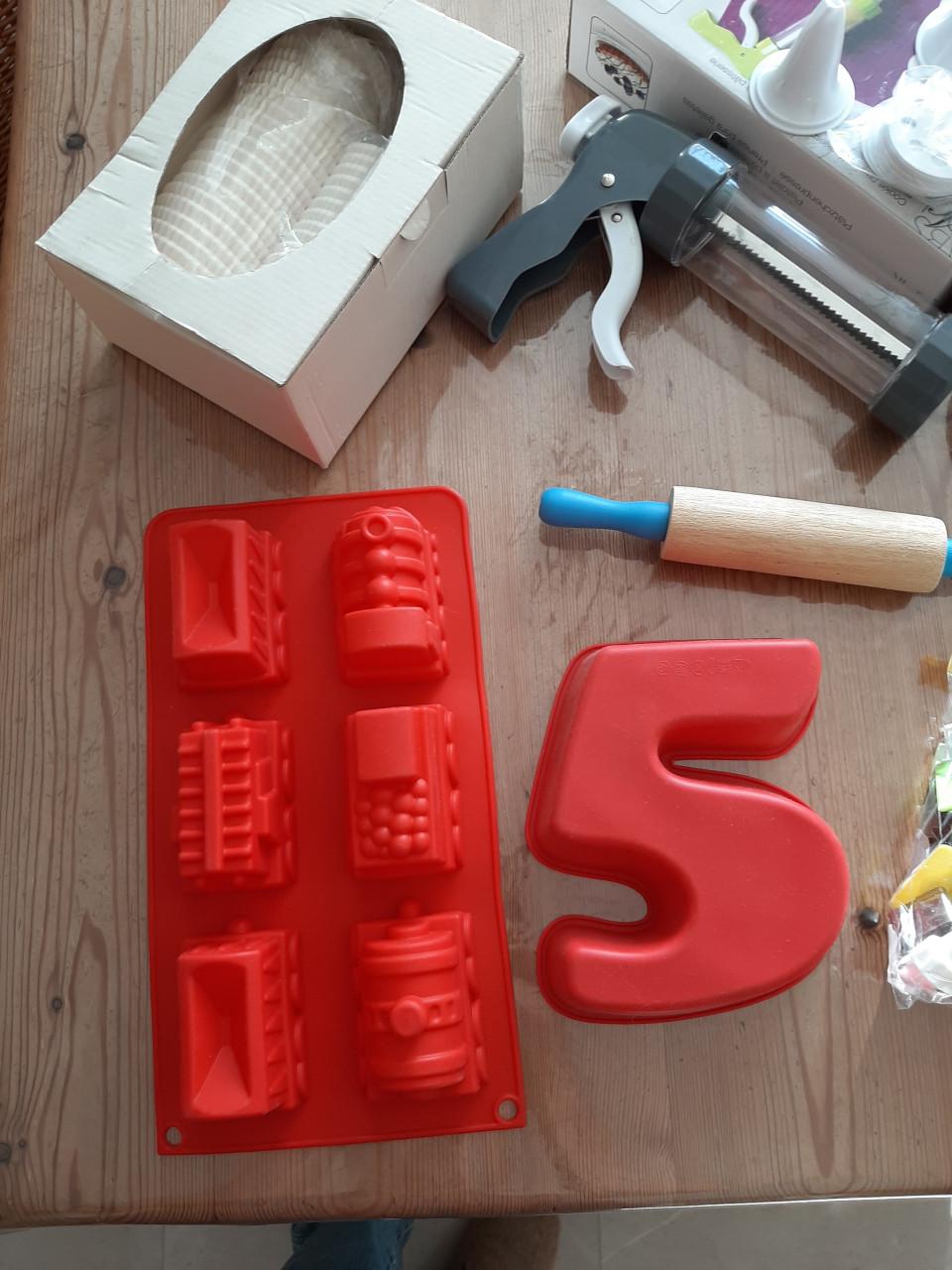 VEEL BAKSPULLETJES VOOR KINDERFEEST   ( TAARTEN BAKKEN )