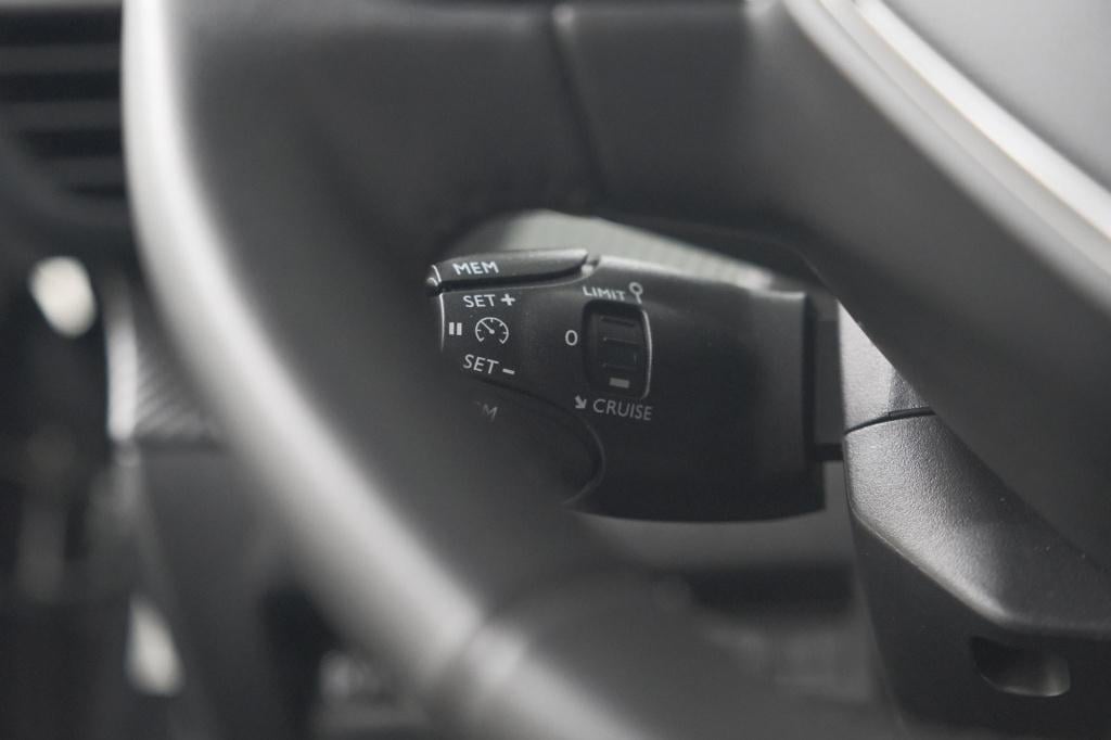 Peugeot 2008 puretech 130 active | camera | apple carplay | parkeersensoren