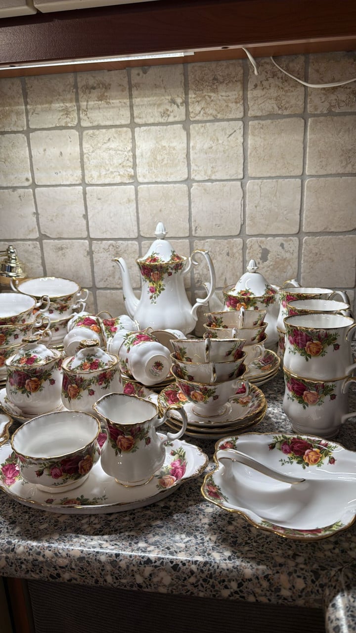 Royal albert servies ( old country roses)