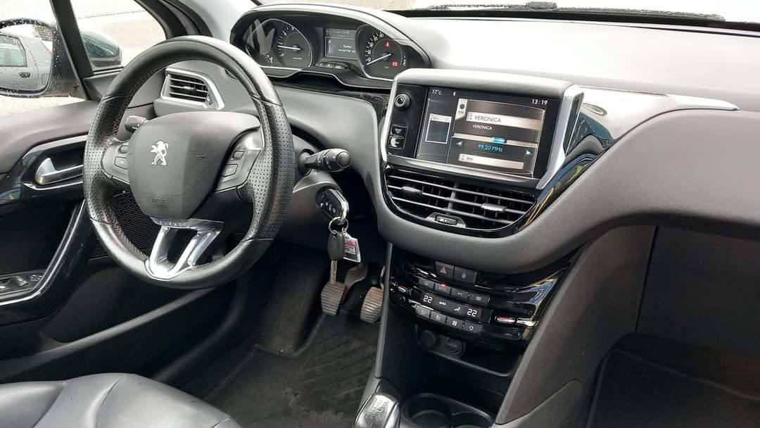 Peugeot 208 1.2 VTI Allure 3drs bj:2012 airco lm-velgen i.z.g.st