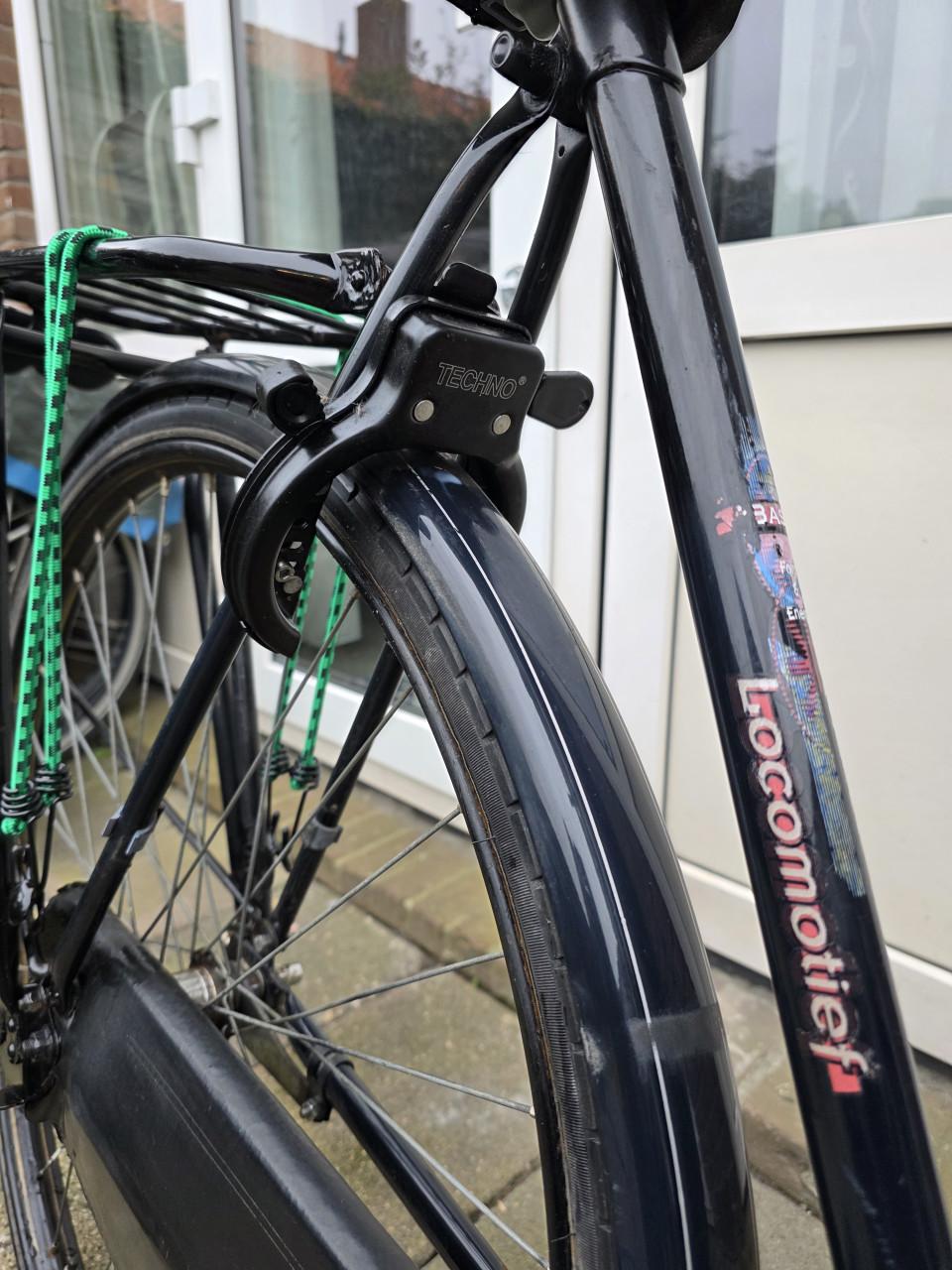 Dames fiets merk Lokomotief met trap rem achter-met voordrager-28 inch