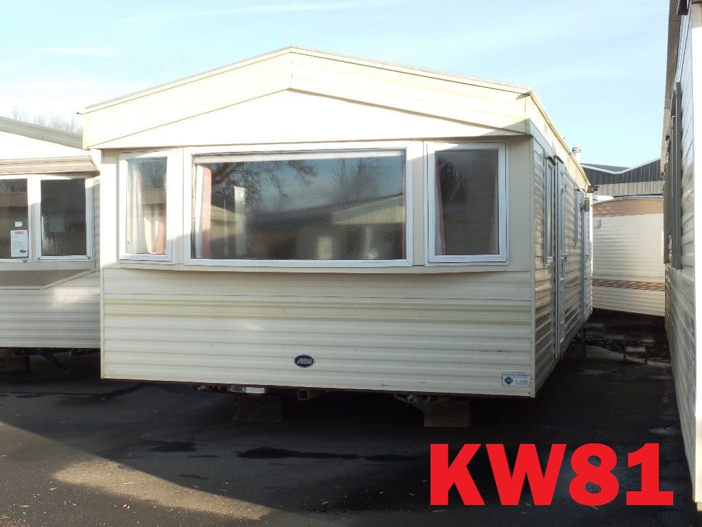 Div. stacaravans en chalets met dubbel glas en centrale verwarming te koop