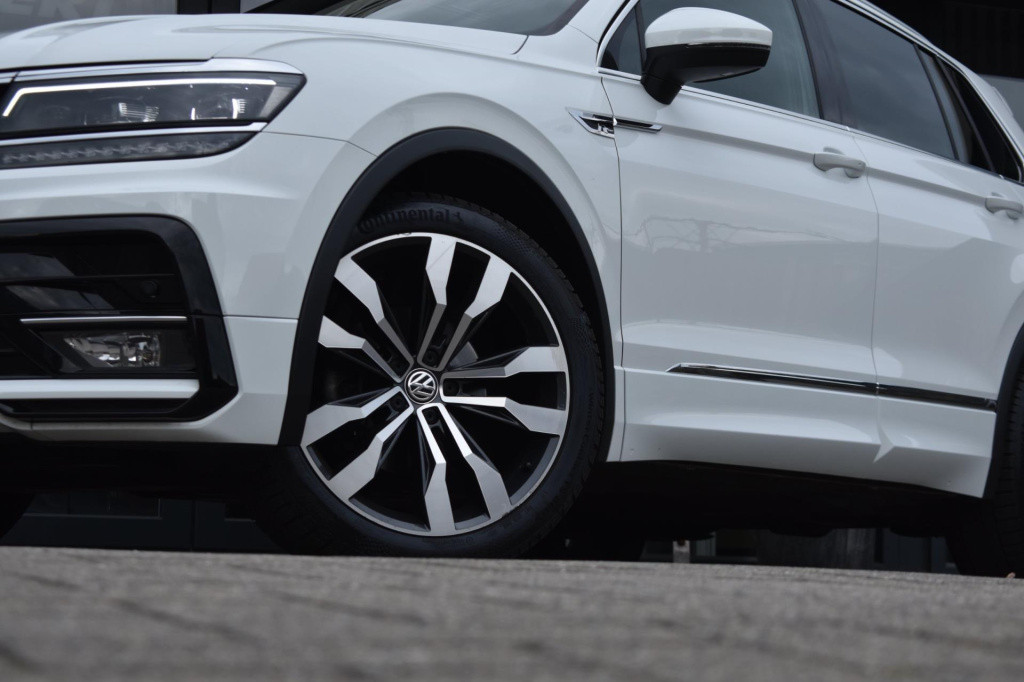 Volkswagen Tiguan 1.5 tsi act highline r-line | trekhaak | camera | dynaudi