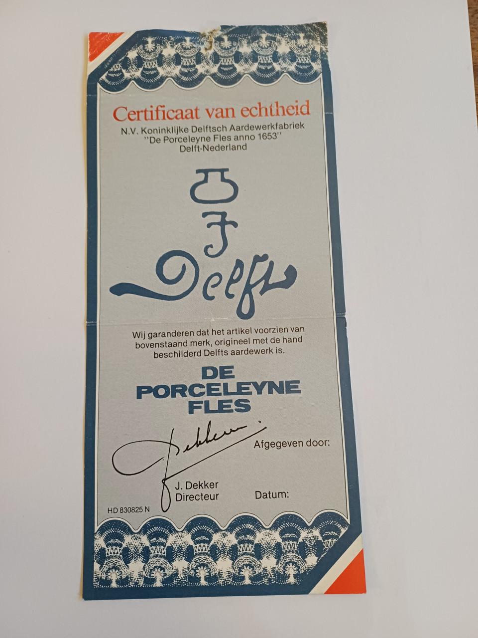 Antieke-Olielamp , Delfs-Blauwe Bordjes , Foto-Lijstjes  etc