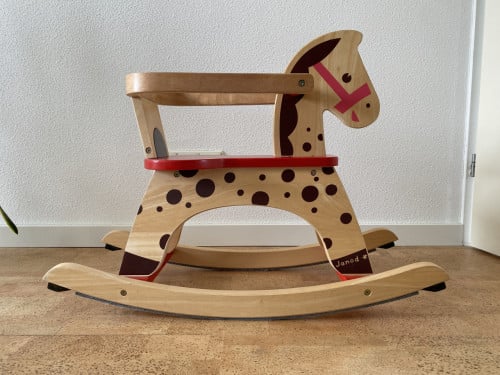 Houten hobbelpaard van Janod
